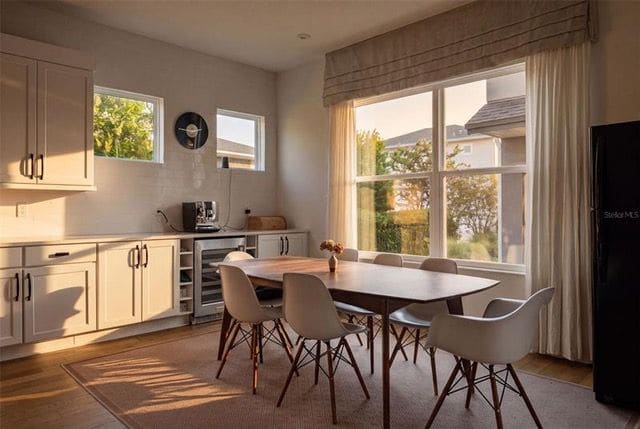 Breakfast nook beside the kitchen