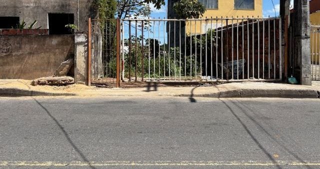 Lot frontage on Avenida Cardeal da Silva