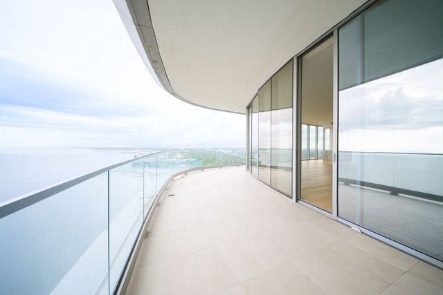 Curved balcony above the bay